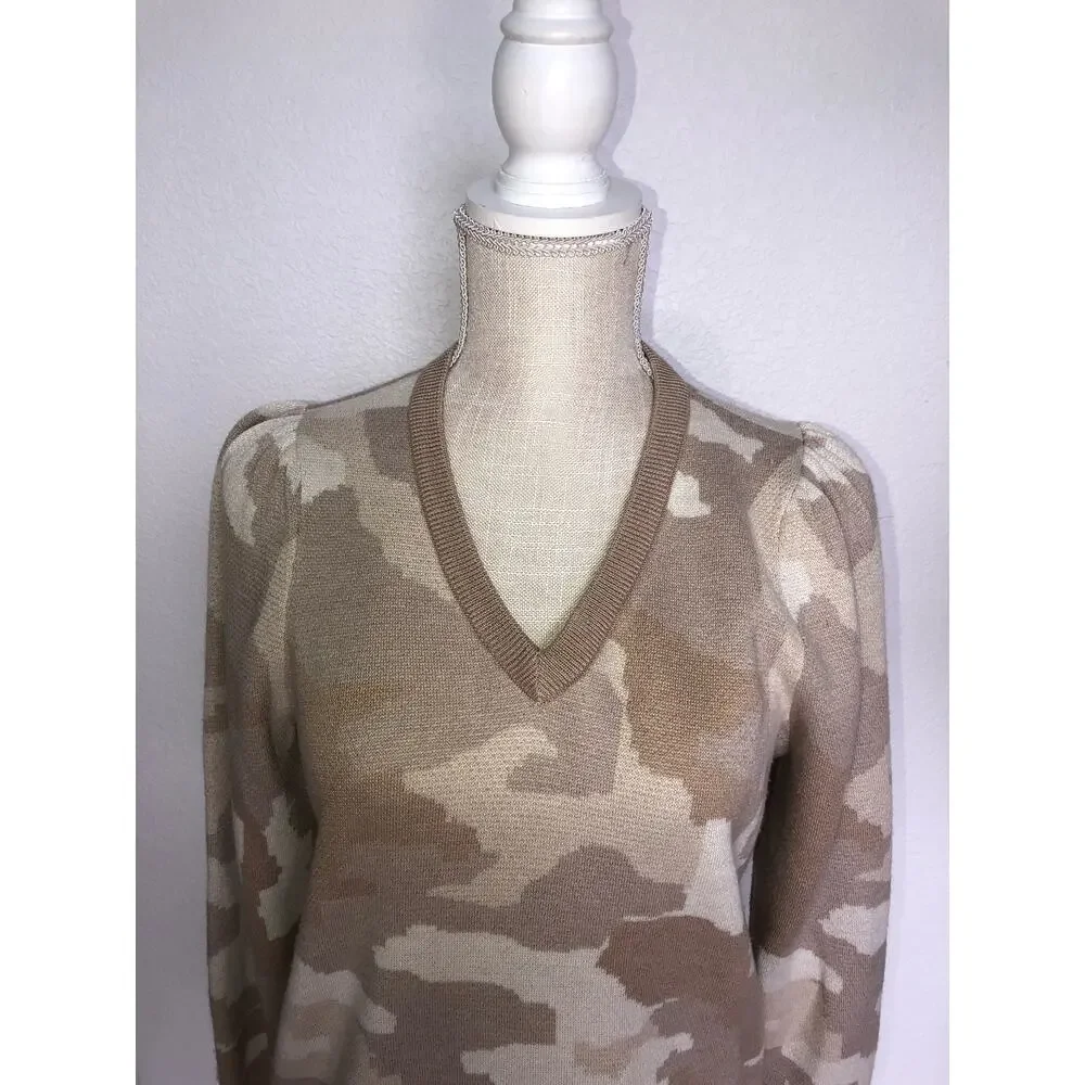 Philosophy Cream and Tan Camo V- Neck Sweater - M